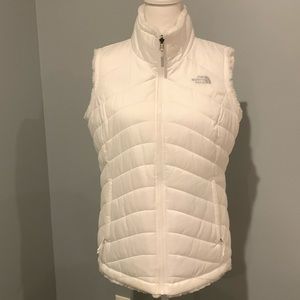 Women’s reversible white ski vest. Zip side pockets. Excellent condition.